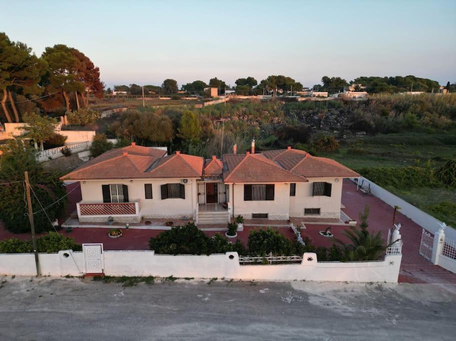 Villa Ada Leporano Buitenkant foto