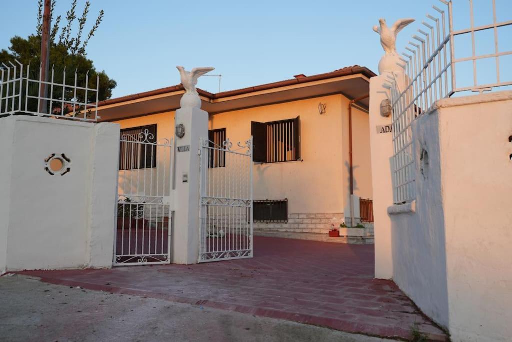 Villa Ada Leporano Buitenkant foto